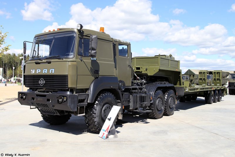 Урал седельный тягач военный