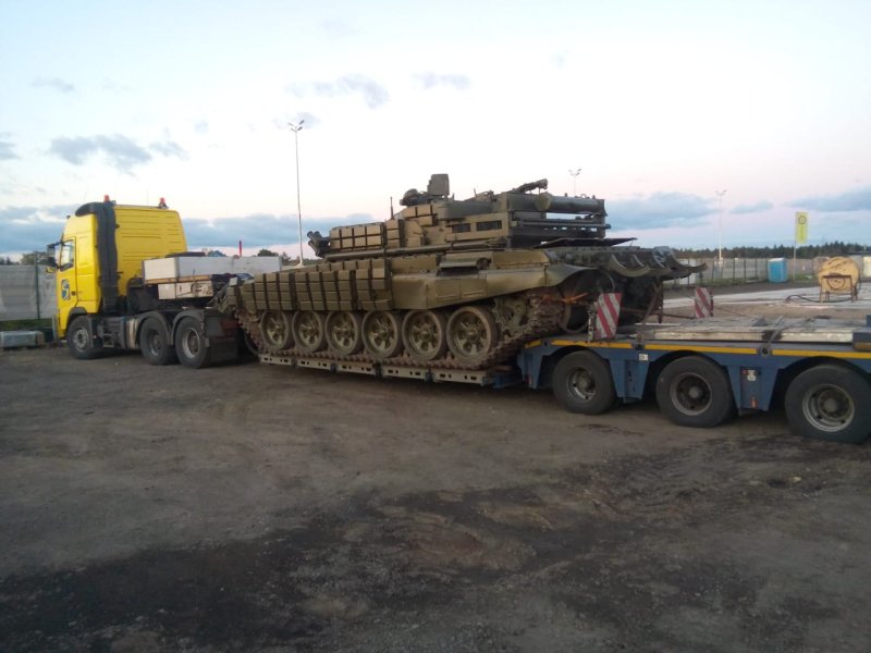 Трал для перевозки танков КАМАЗ
