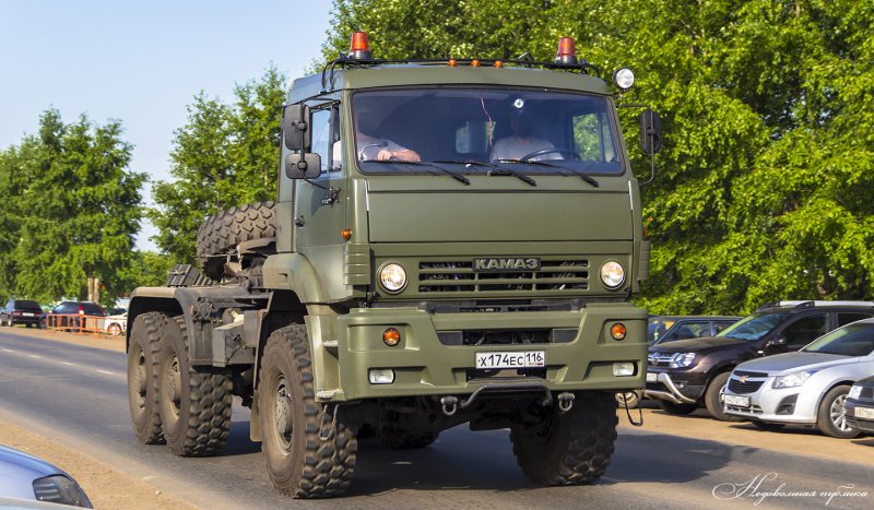КАМАЗ 65225 армейский
