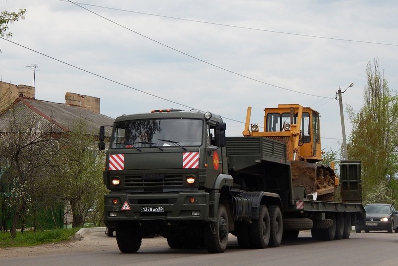 КАМАЗ 65225 тягач с тралом
