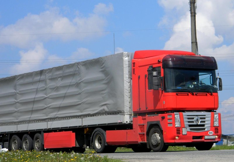 Фура Renault Magnum красный