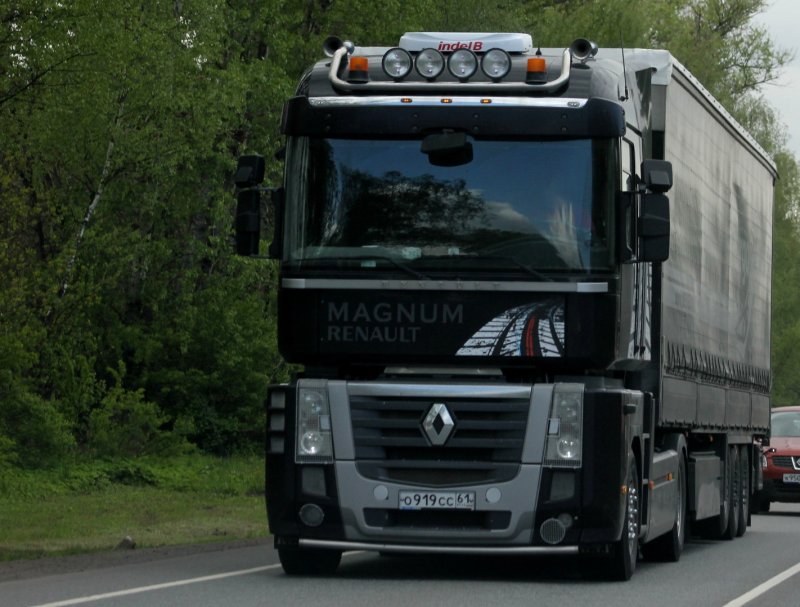 Renault Magnum