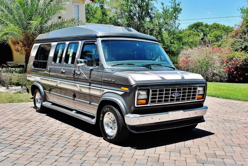 Ford Econoline van 1990