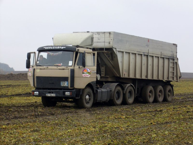 МАЗ-6422 С полуприцепом зерновозы