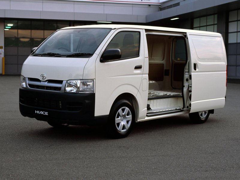 Toyota Hiace LWB van 2004