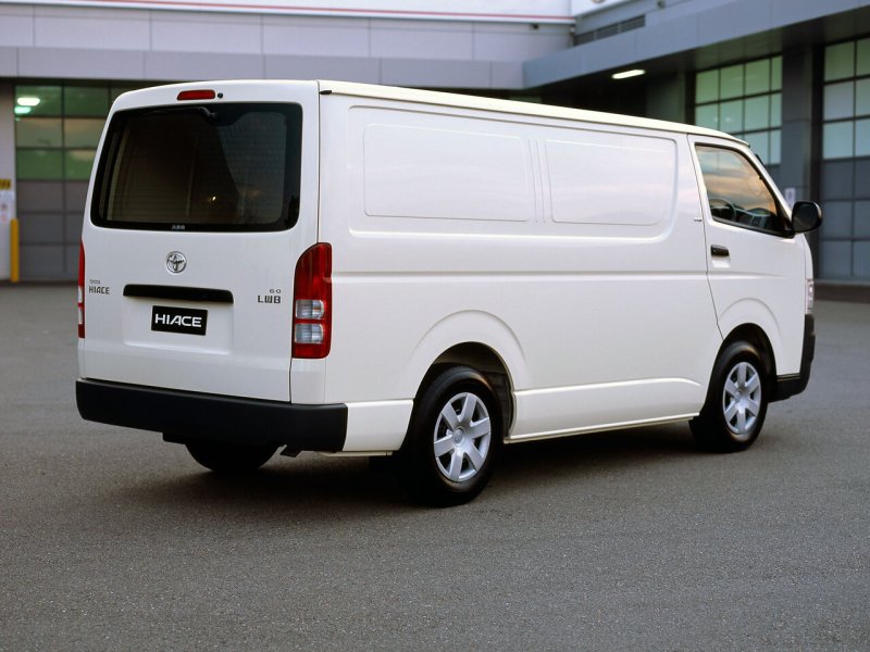 Toyota Hiace LWB van 2006