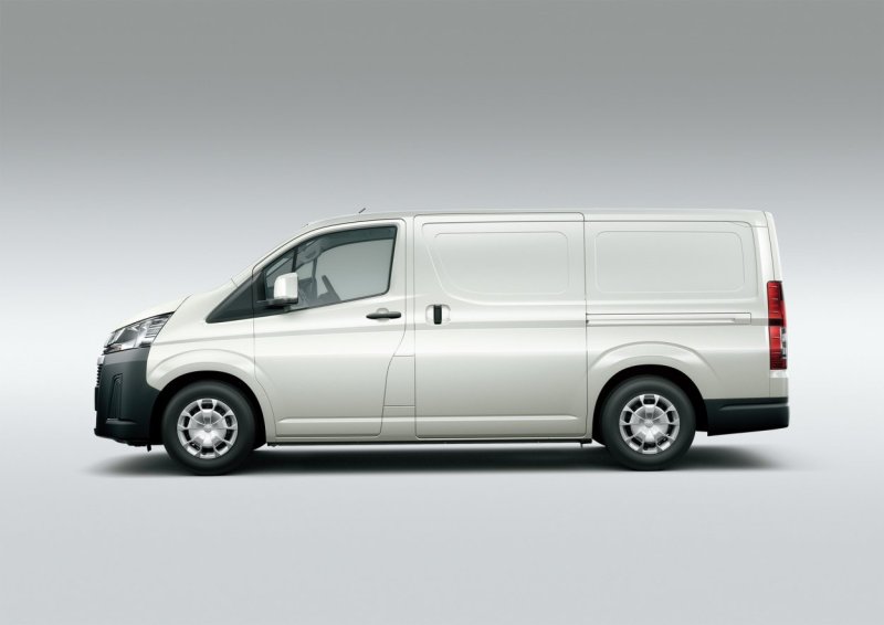 Toyota Hiace 2021 фургон