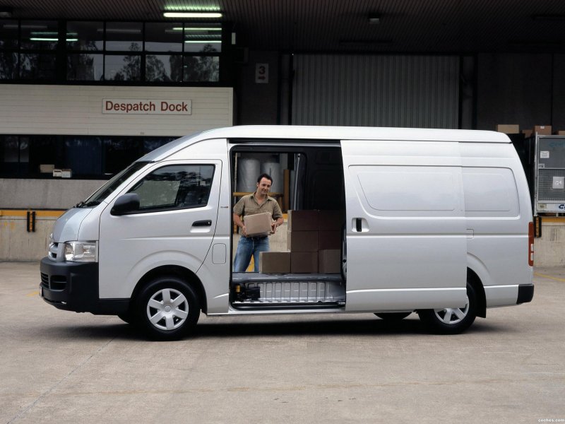 Toyota Hiace цельнометаллический фургон