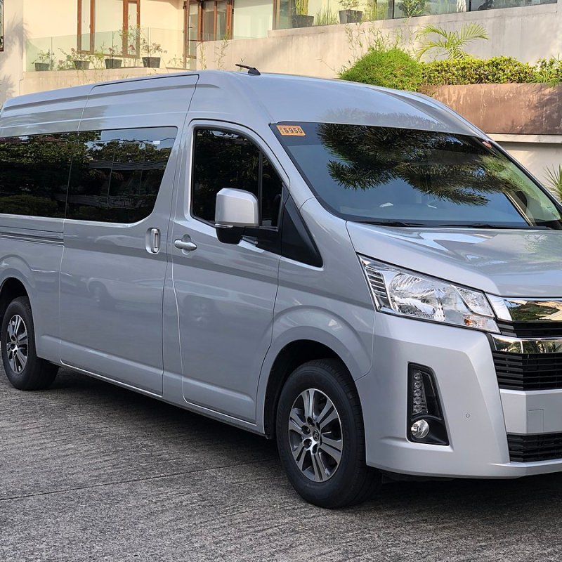 Микроавтобус Toyota Hiace