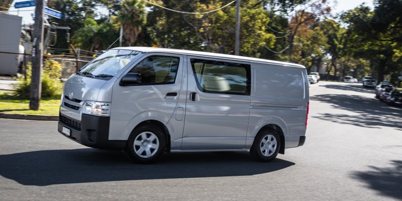 Тойота Hiace 2016