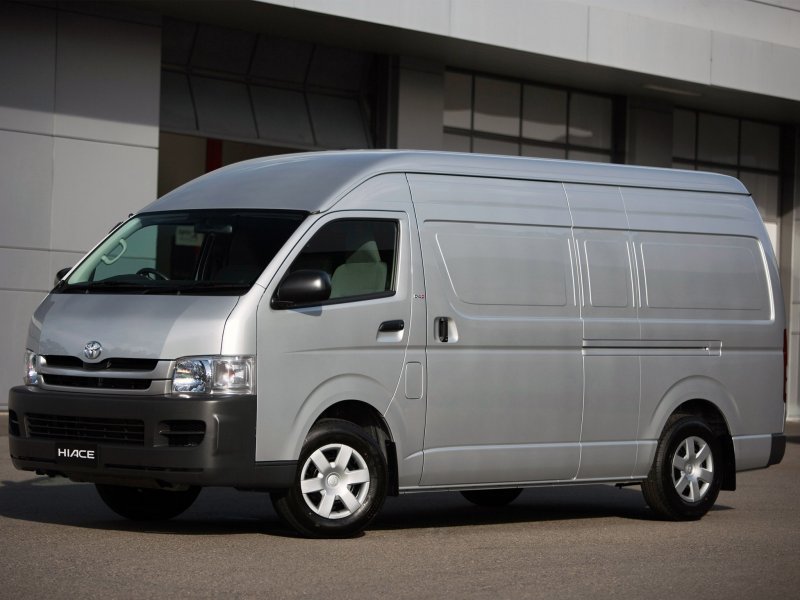 Toyota Hiace LWB van 2004