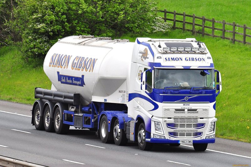 Грузовик Volvo цементовоз