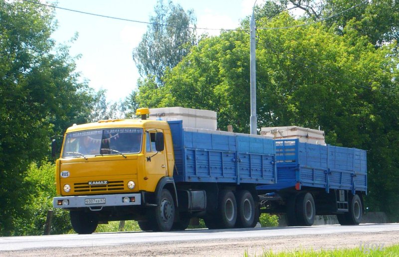 КАМАЗ 53212 бортовой с прицепом