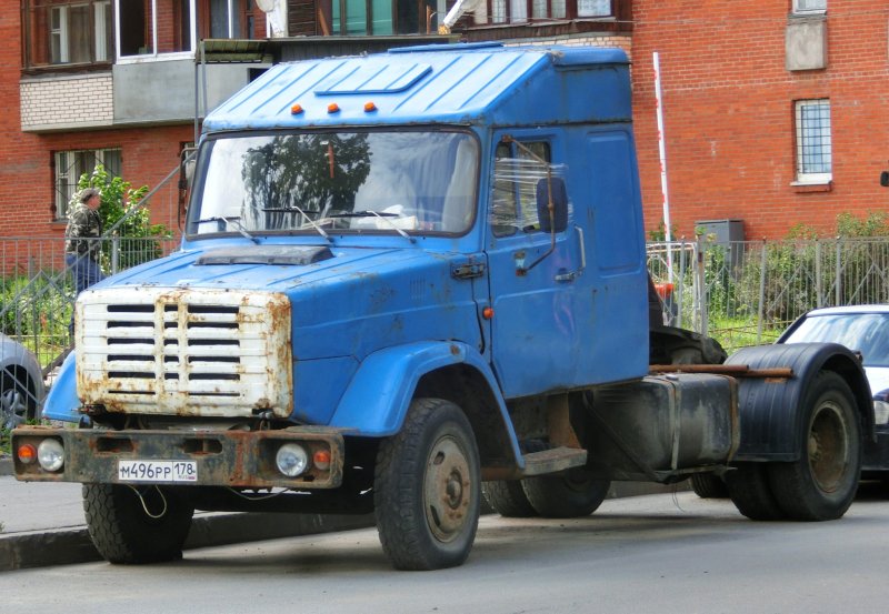 Грузовик ЗИЛ 4331 тягач