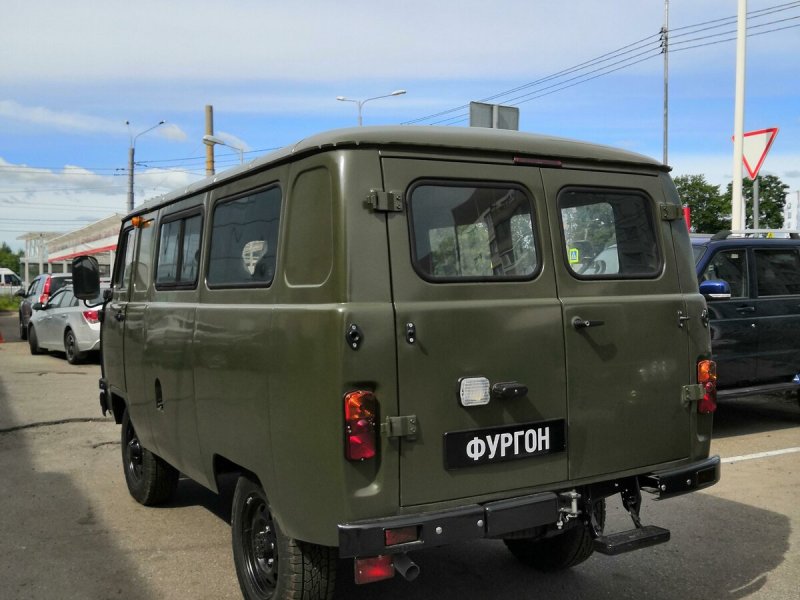 УАЗ остекленный фургон 3741 салон
