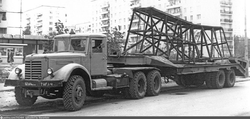 ЯАЗ-210д седельный тягач