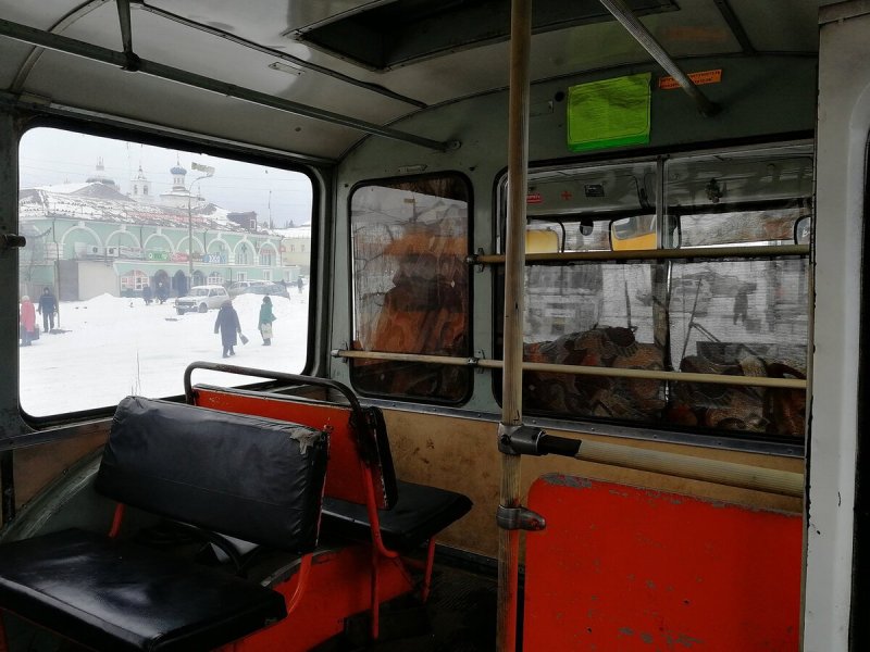 ЛИАЗ 677 салон