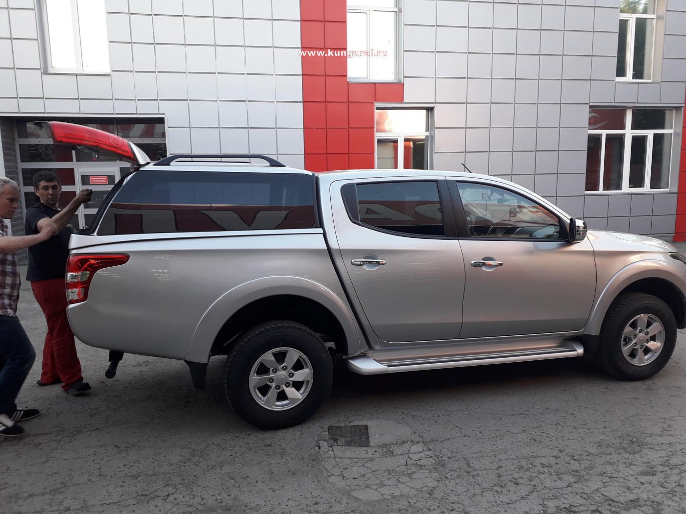 Кунг на митсубиси л200. Mitsubishi l200 2021 кунг. L200 Mitsubishi 2020 с кунгом. Кунг для Мицубиси л200. Кунг спорт Mitsubishi l200.