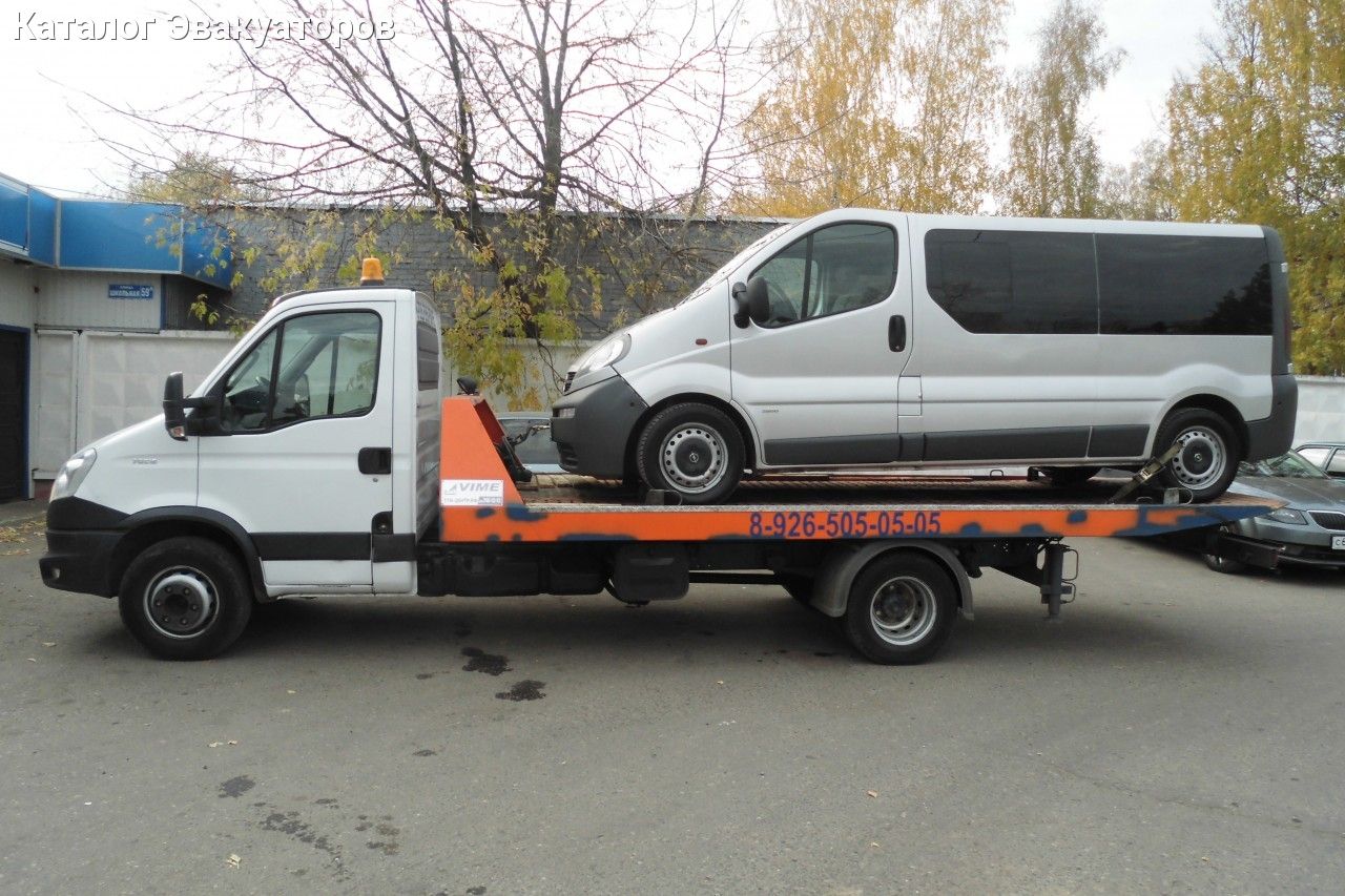 Эвакуатор москва дешево товкар. Эвакуатор Ивеко. Iveco Daily эвакуатор. Ивеко Еврокарго эвакуатор. Эвакуатор Ивеко Дейли с прицепом.