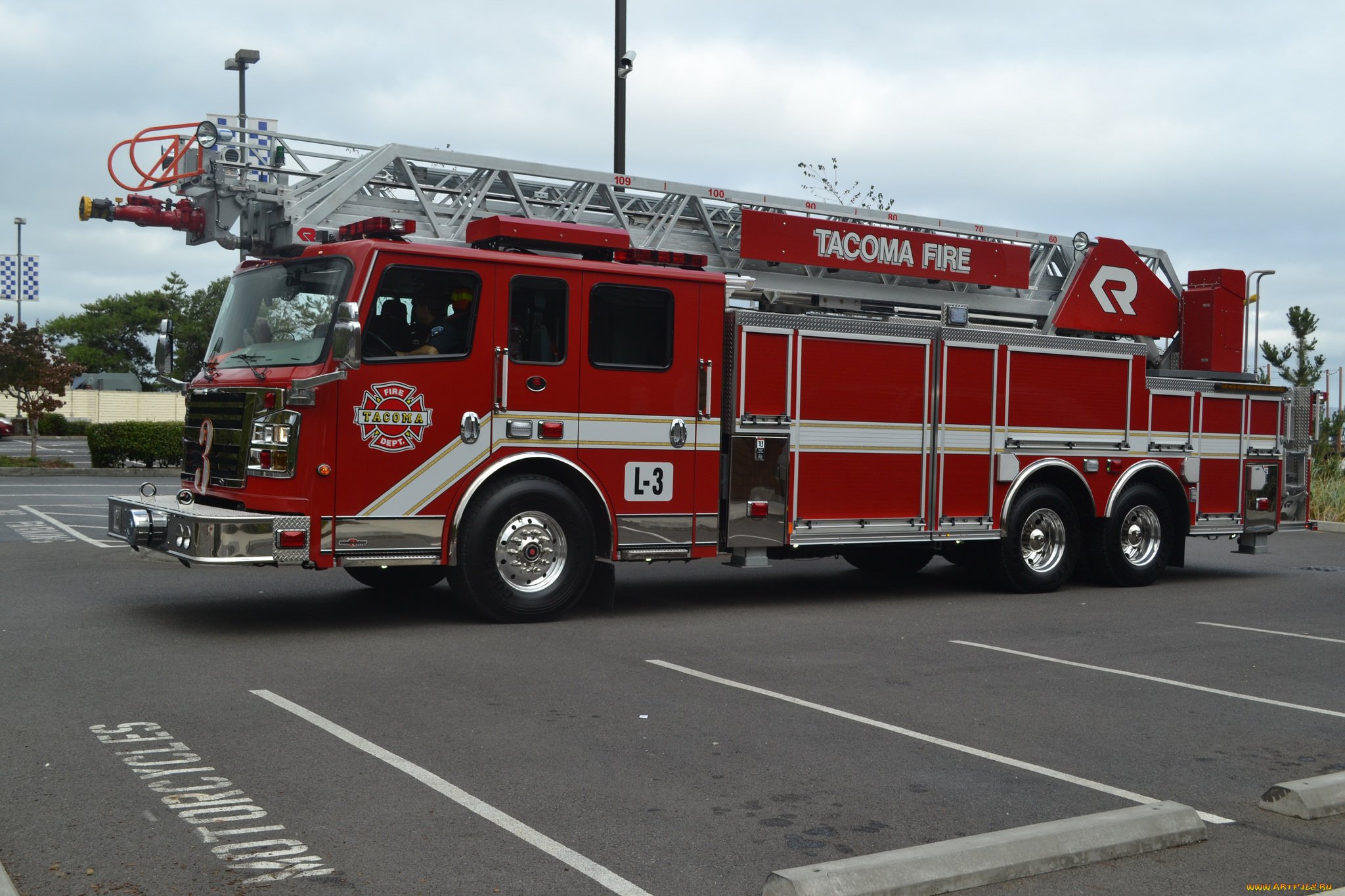 Маленькая пожарная машинка. Пожарная автолестница Simon hl-46. Мерседес 613 пожарка. Пожарная машина. Современная пожарная машина.