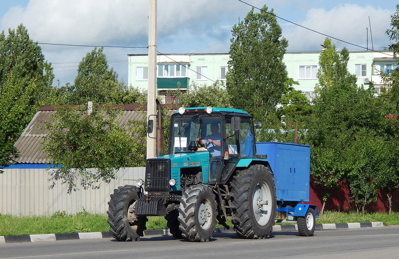 Мтз 1221. Беларус-1221 трактор. Трактор колесный Беларус-1221.2. Трактор МТЗ 1221 год 2008. Трактор Беларус 1221.2 с косилкой.