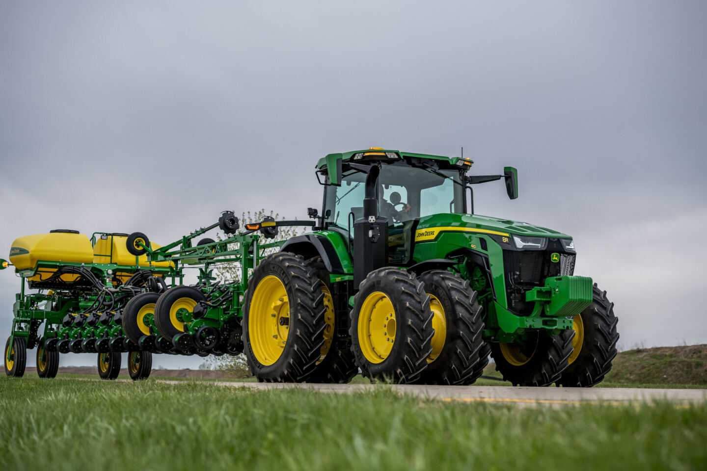 Джон дир фото. Трактор Джон Дир John Deere. John Deere 8r 410. John Deere 7r 2021. Трактор Джон Дир 9430.