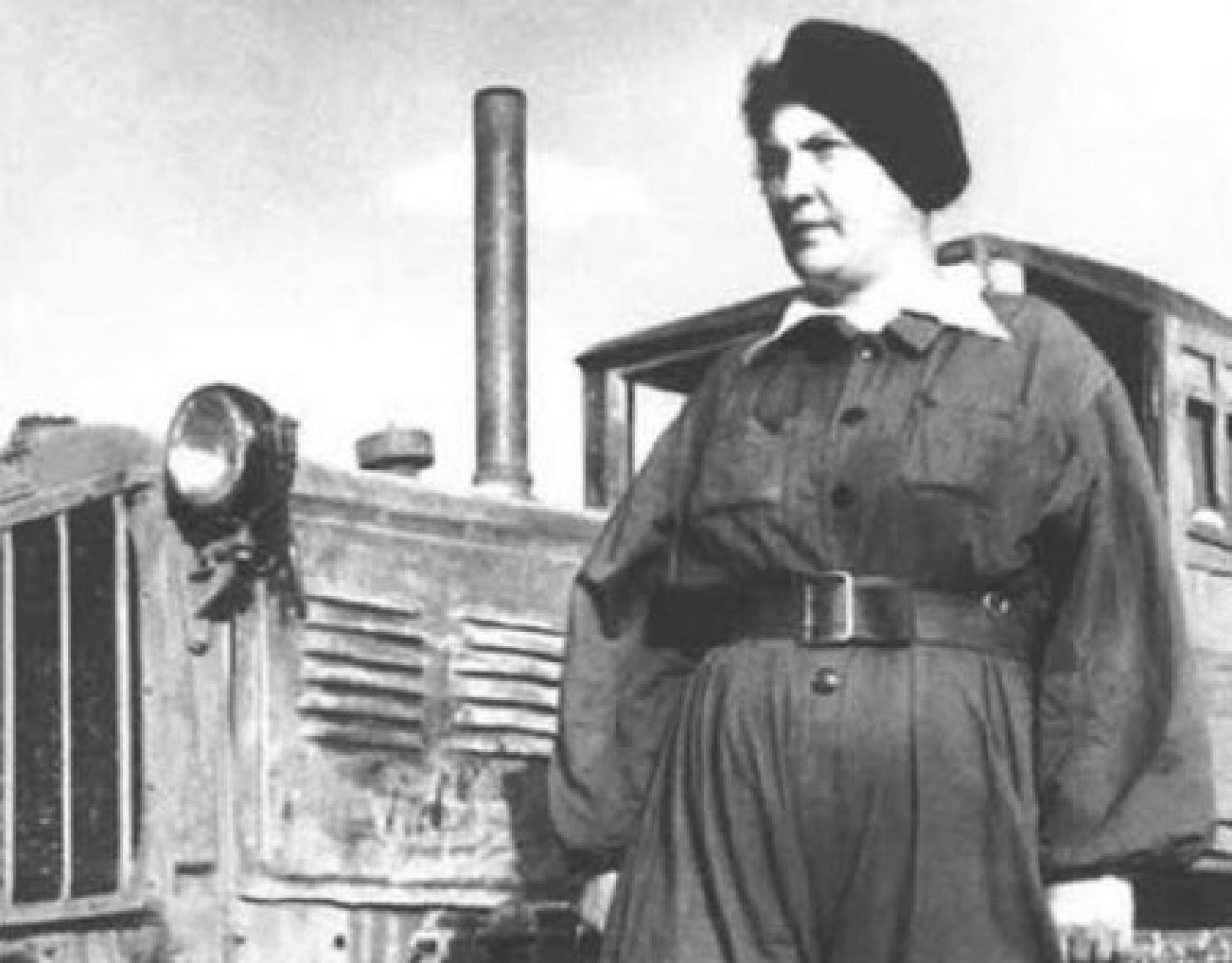 Первая в ссср женская тракторная бригада. Тракторная бригада Паши Ангелиной.