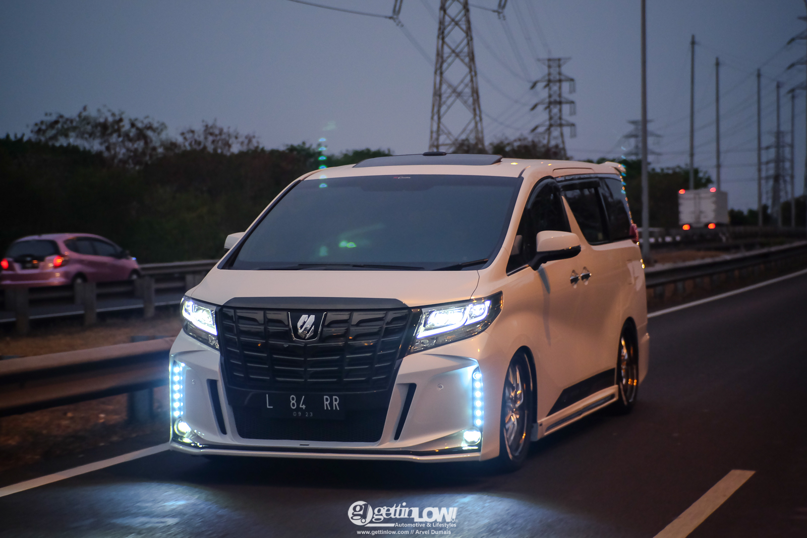 Тойота Alphard 2021