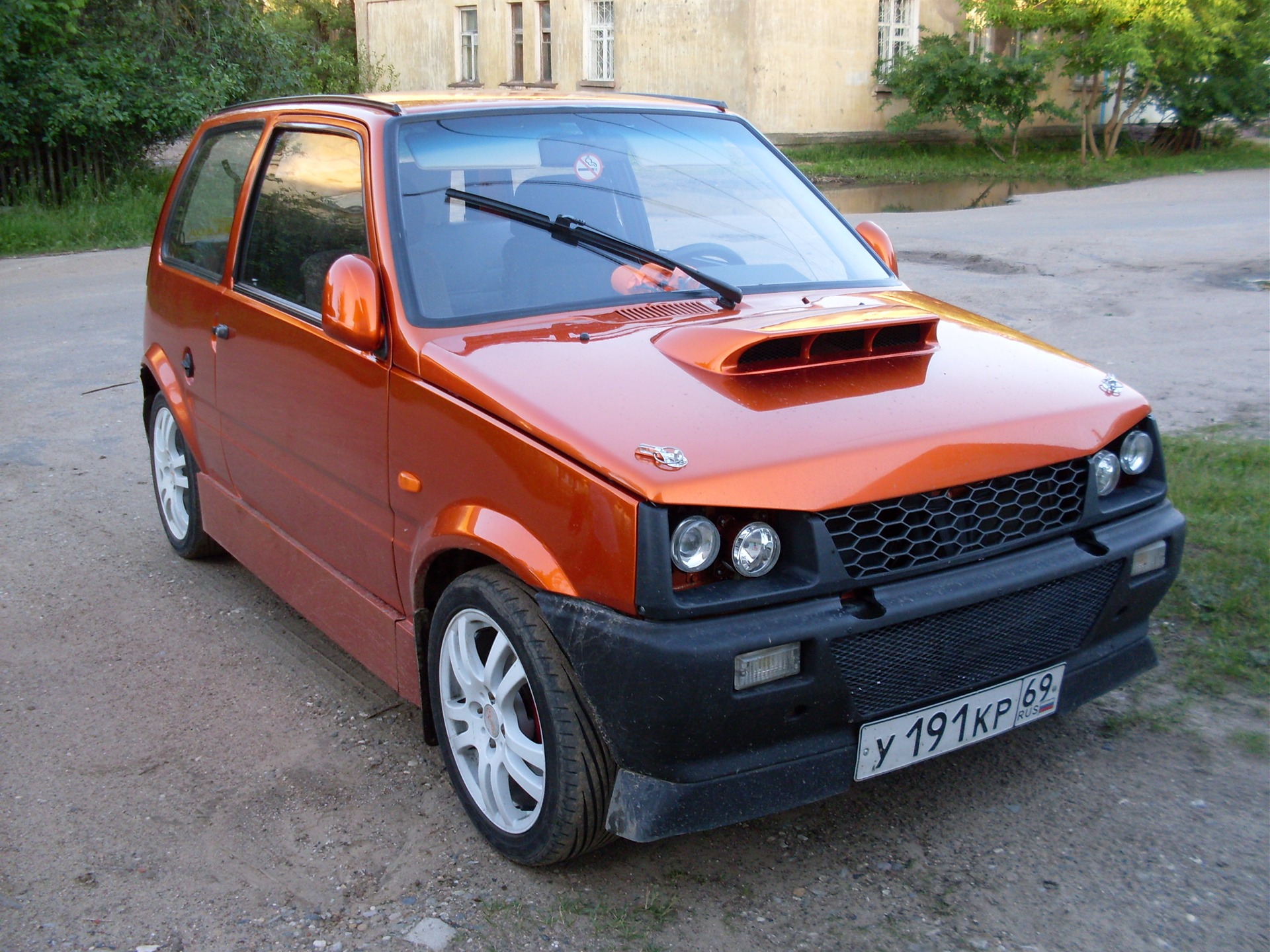 Тюнингованный Lada Oka