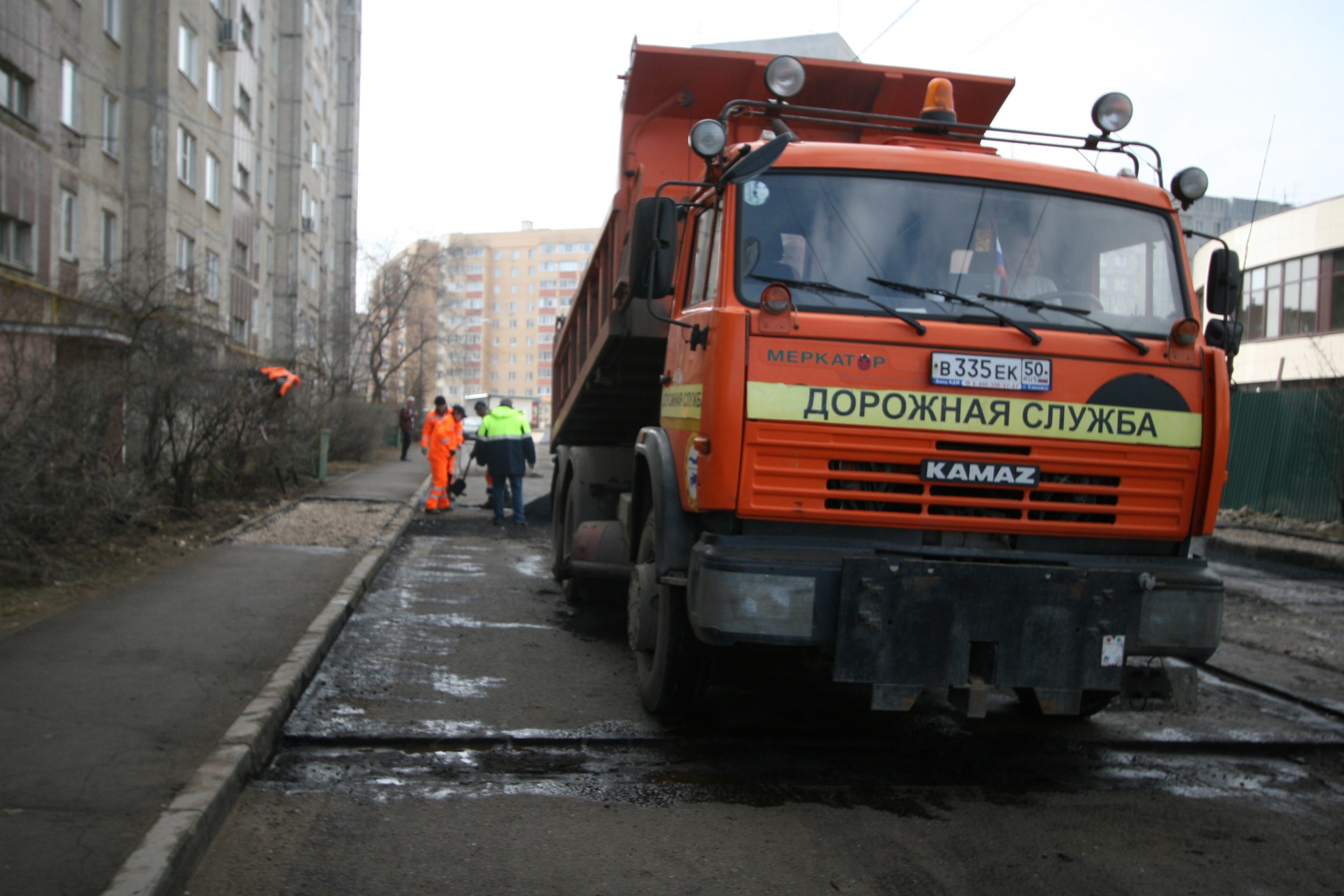 Дорожная служба. КАМАЗ дорожная служба. Наклейка дорожная служба. Машина дорожной службы.