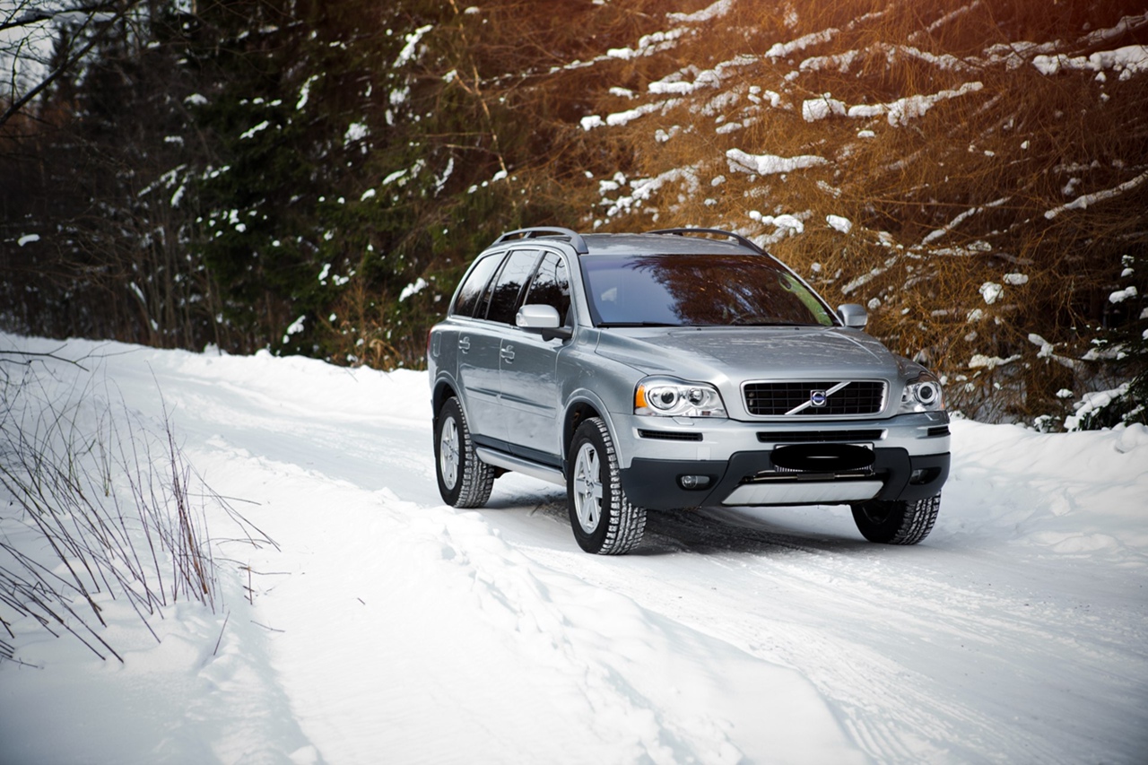 Хс90 2.5. Вольво хс90 зима. Вольво хс90 зимой. Volvo xc90 зимой. Вольво хс90 по снегу.