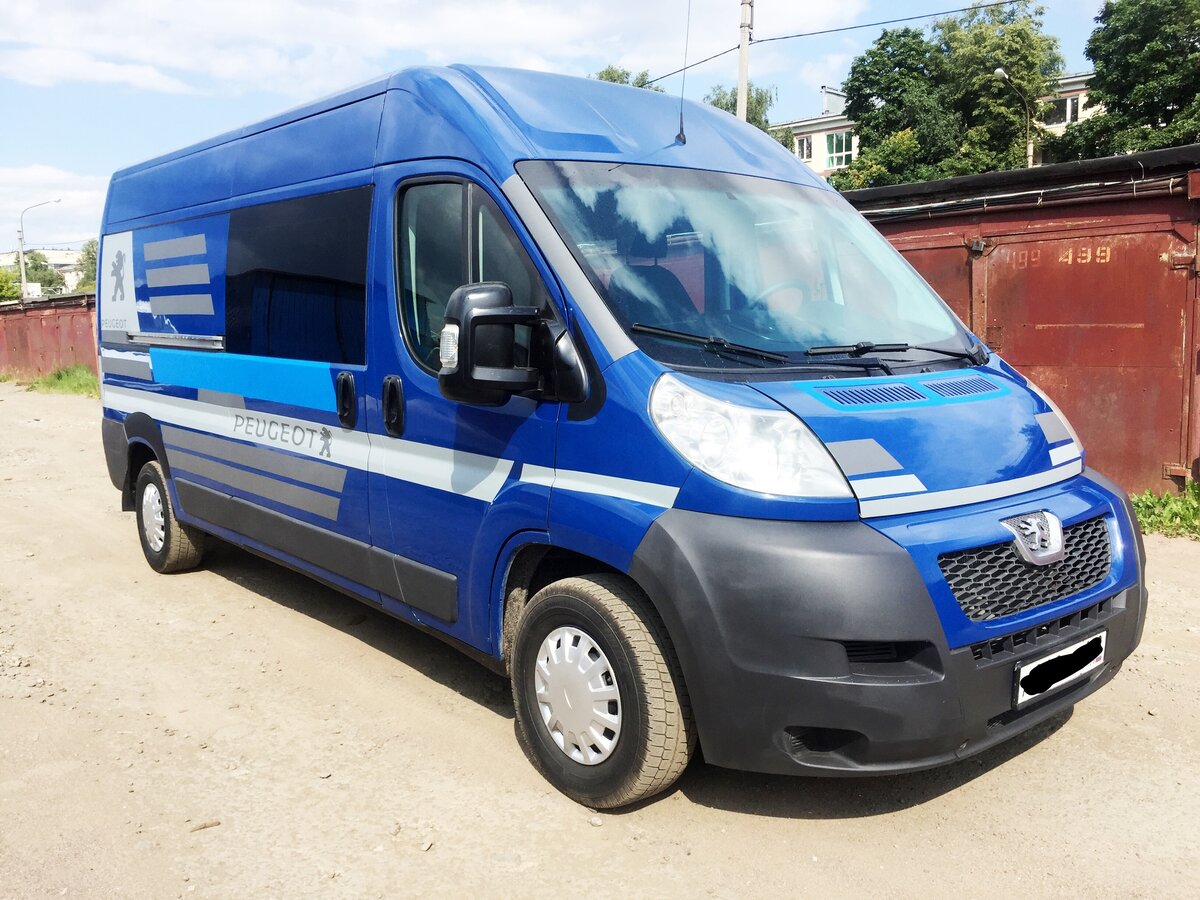 Peugeot boxer 2012. Пежо боксер 2012. Peugeot Boxer синий. Peugeot Boxer 7 местный. Peugeot Boxer 2012 года.