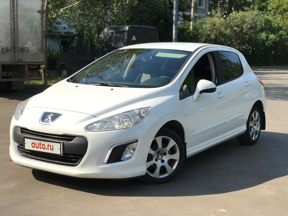 Пежо 2012 года. Пежо 308 2012. Пежо 308 2012 белый. Пежо 308 Рестайлинг 2012. Peugeot 308 белая Рестайлинг.