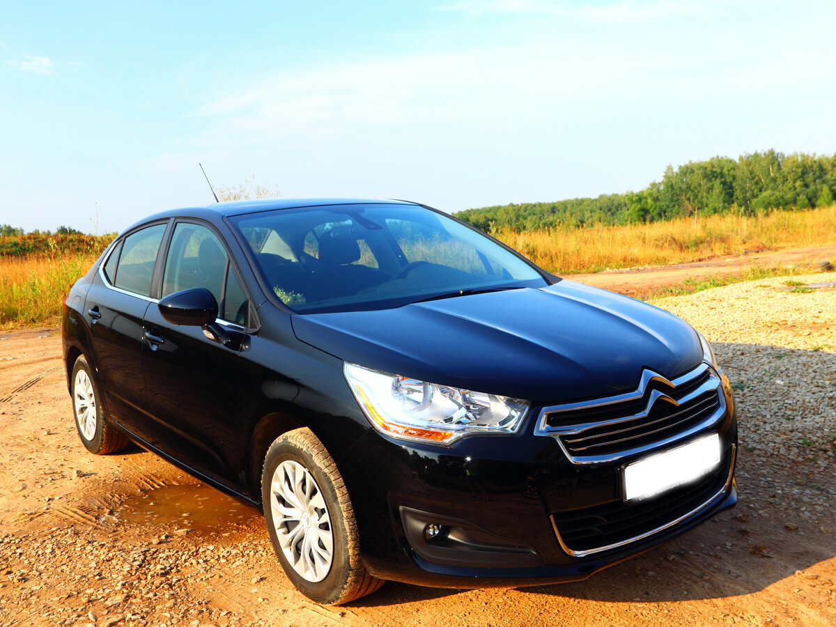 Черный седан фото. Ситроен с4 седан черный 2014. Citroen c4 2013 черный. Ситроен с4 седан синий металлик. Ситроен c4 2014 седан черный.