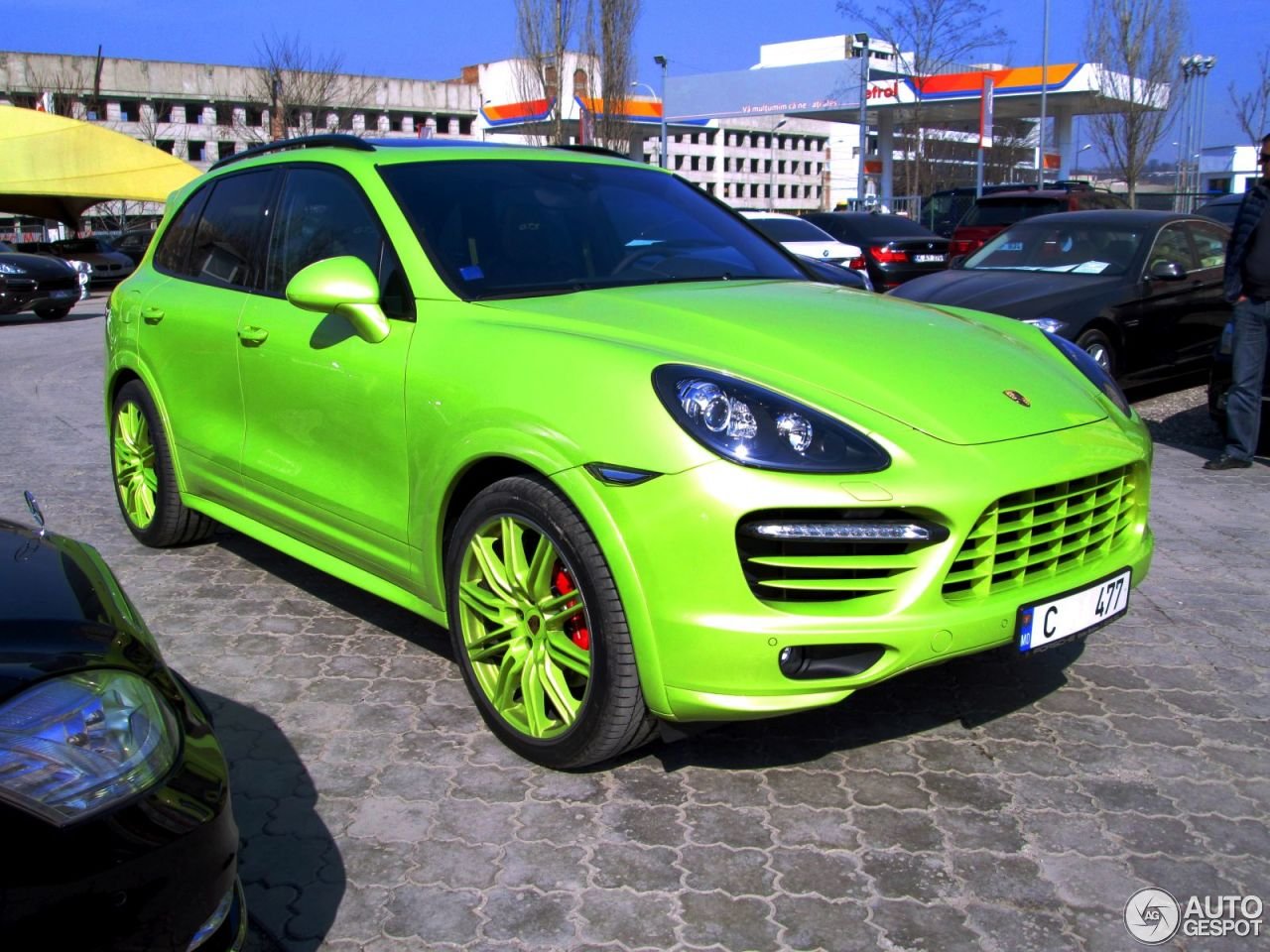 Porsche Cayenne Р¶РµР»С‚С‹Р№