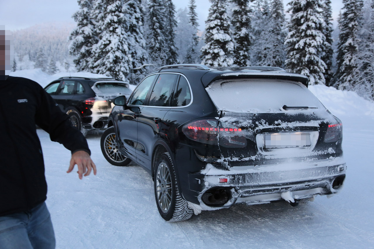 За рулем Porsche Cayenne 2020