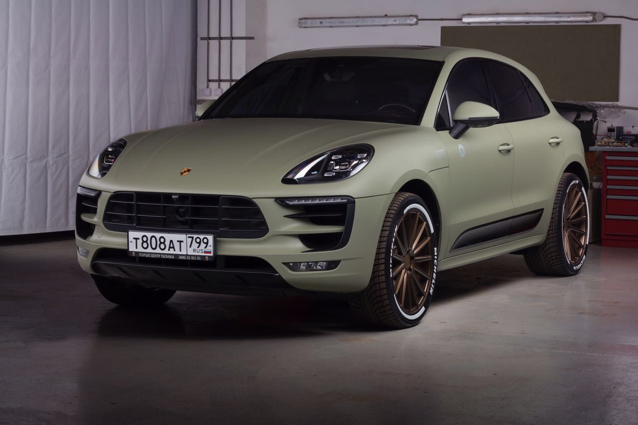 Porsche Cayenne в матовой пленке