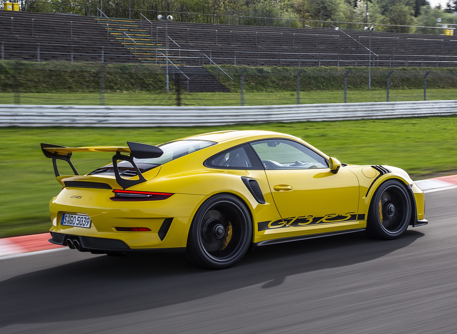 Порше 911 gt3 RS зеленый