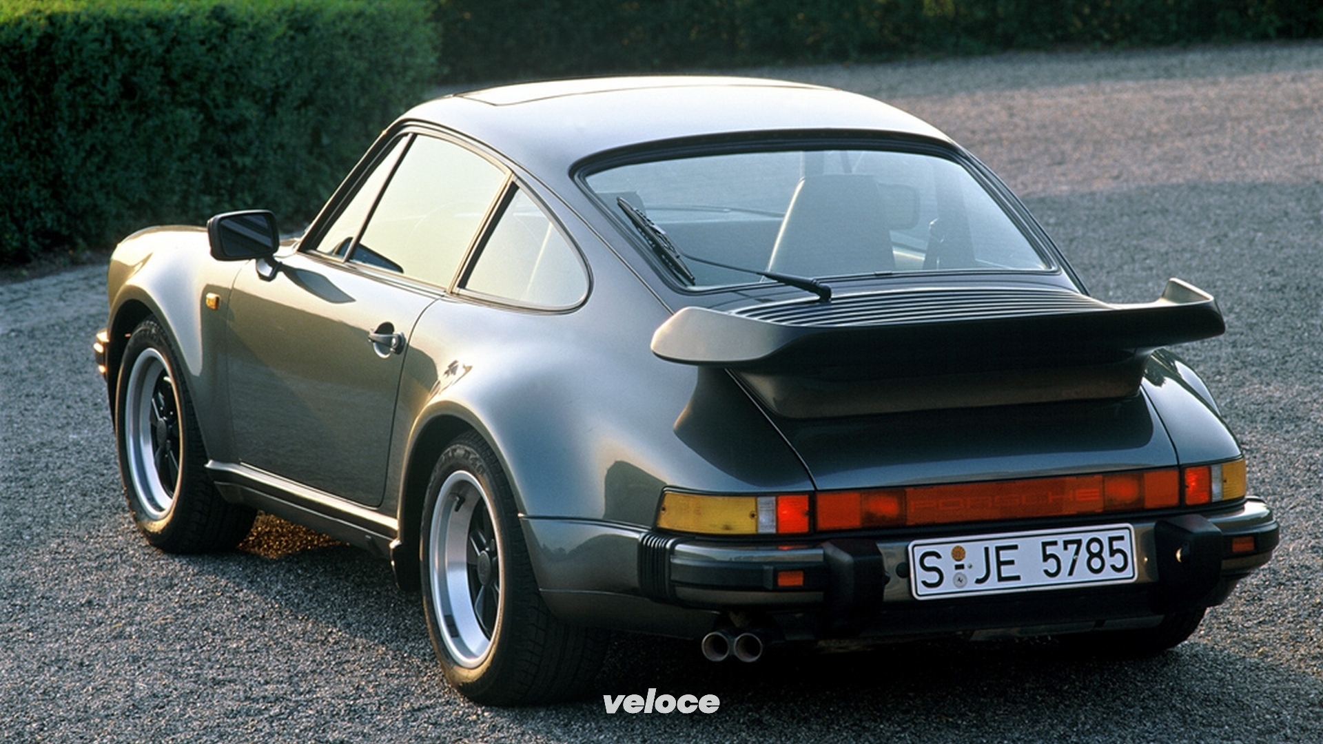 Год выпуска турбо. Porsche 911 930 Turbo. Porsche 911 Carrera 1980. Porsche 911 80. Порше 911 турбо 1977.
