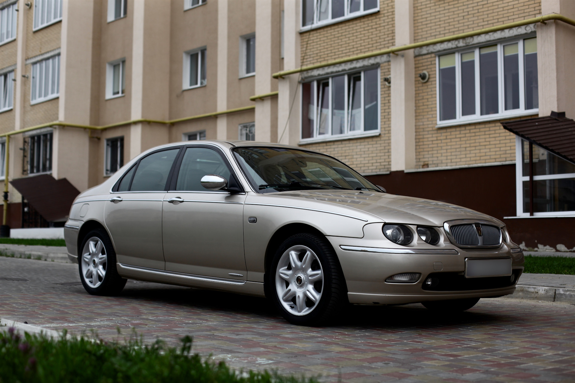 Ровер 75 1. Ровер 75. Ровер 75 золотистый. BMW Rover 75. Ровер 75 2.0.