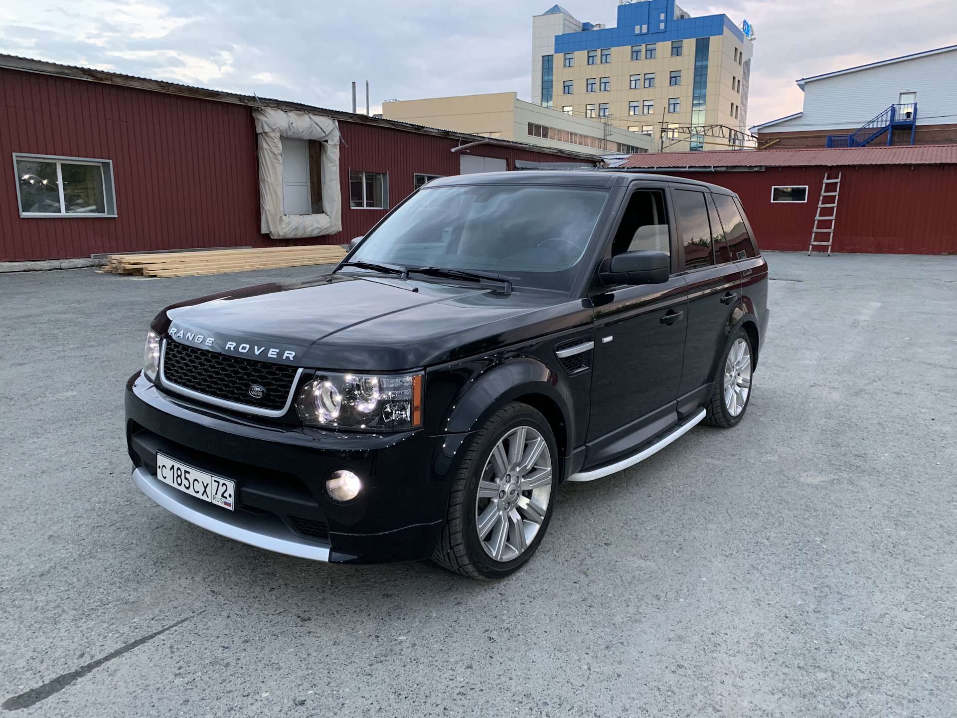 Range Rover черный 2011