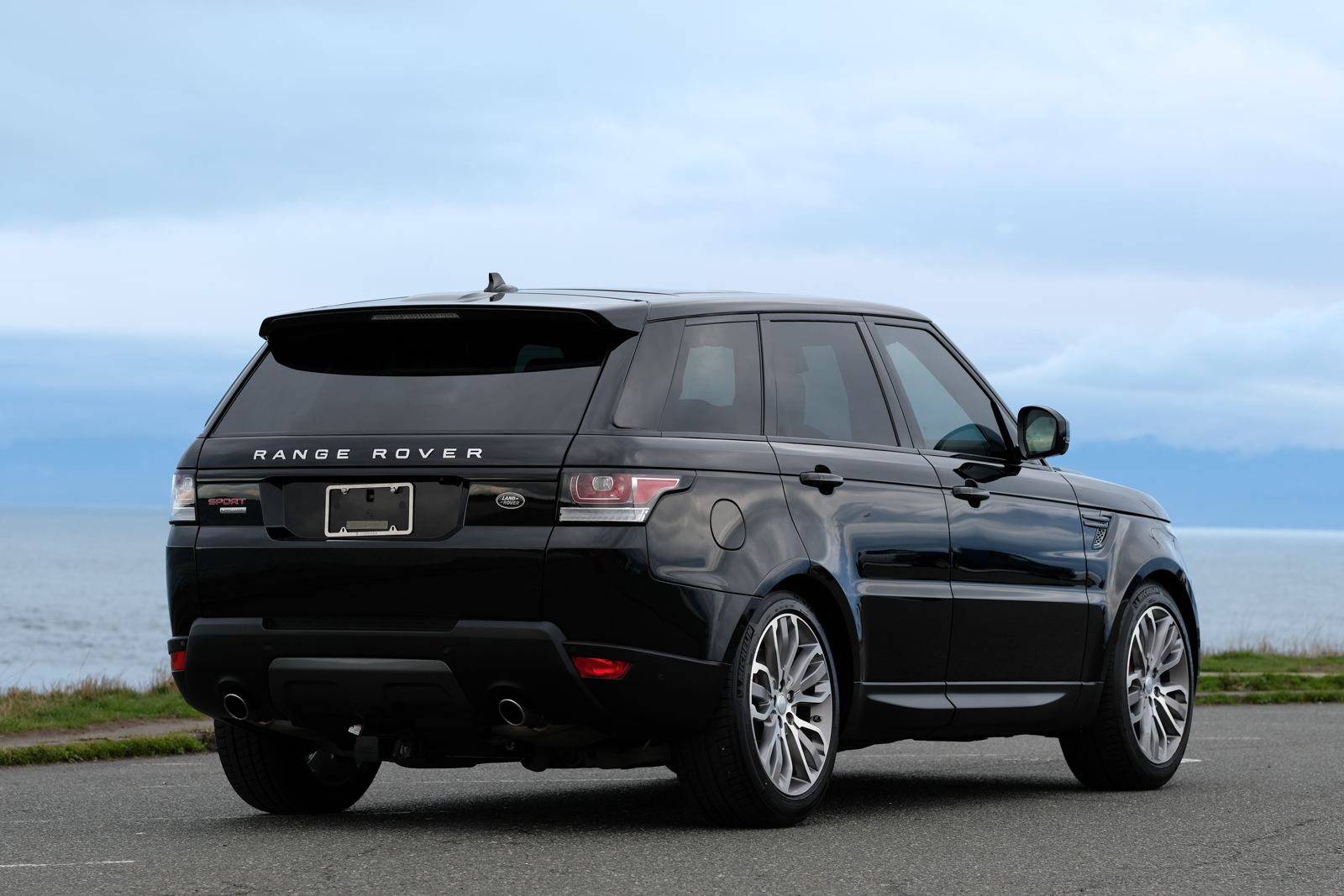 Range rover sports характеристики. Рендж Ровер спорт 2016 черный. Range Rover Sport 2016. Range Rover 2016. Рендж Ровер спорт 2014 черный.