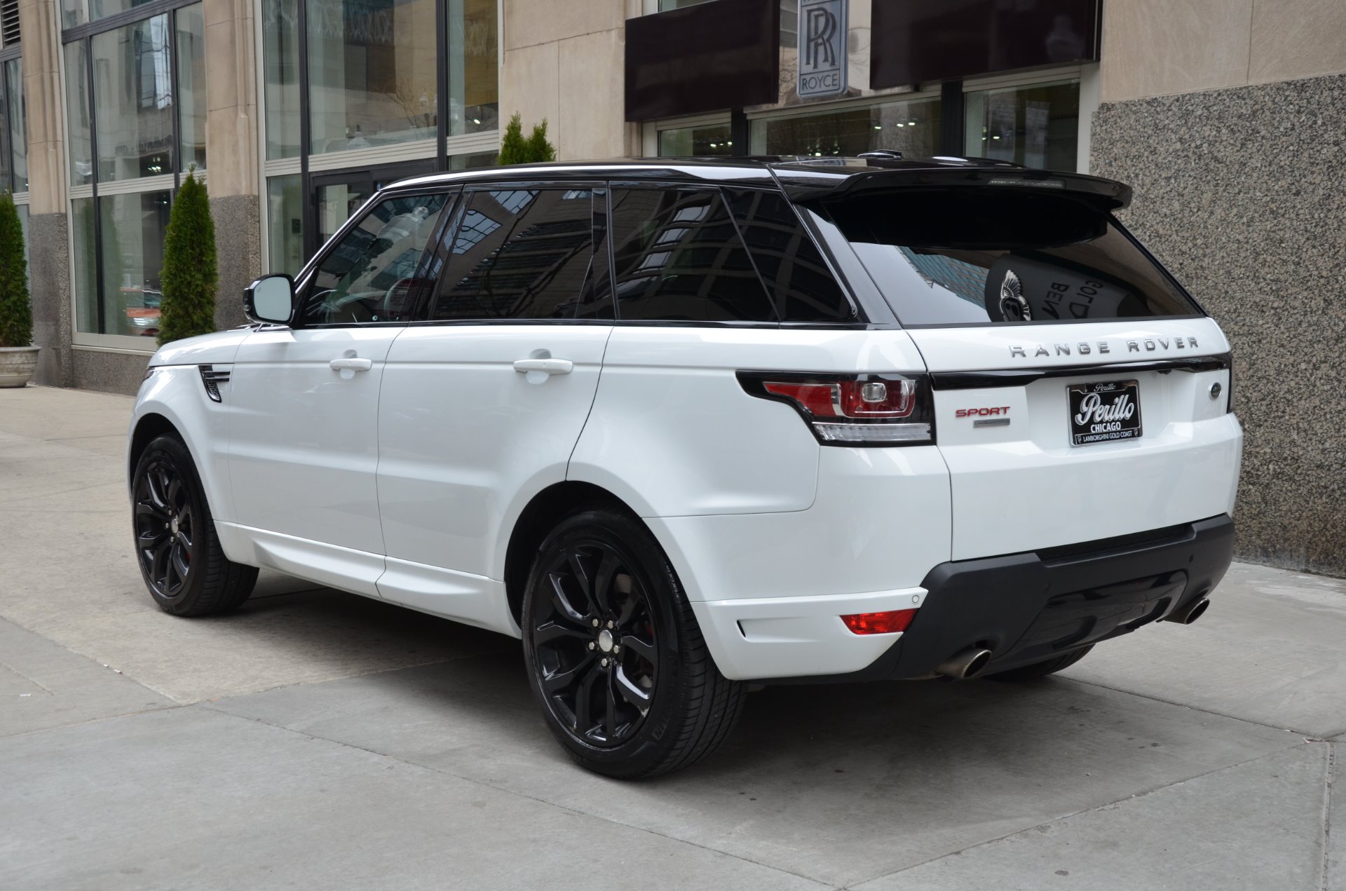 Range Rover Sport белый 2014 г выпуска