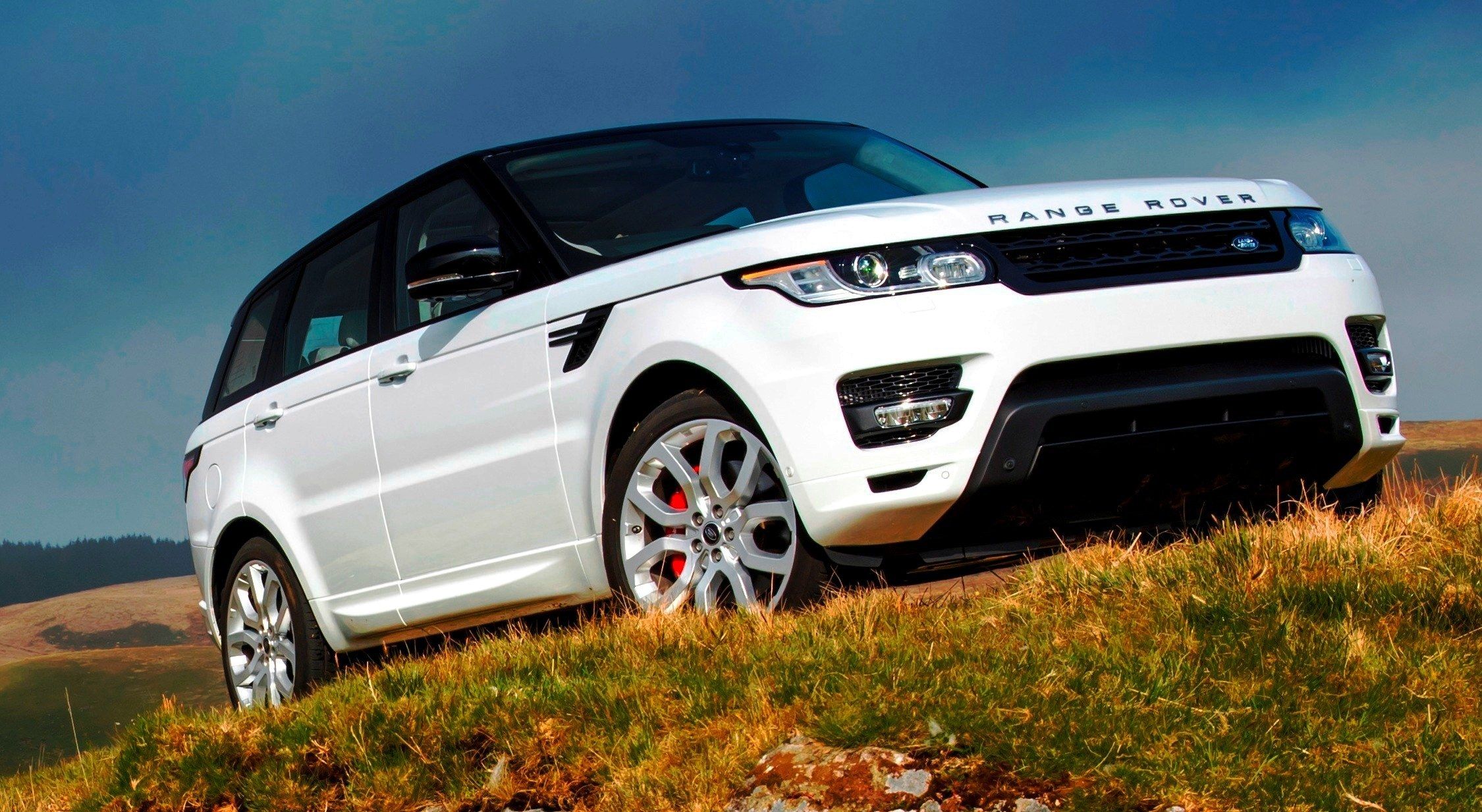 Range rover белый. Рендж Ровер спорт Эвок белый. Range Rover Sport белый. Land Rover Sport 2021. Рендж Ровер спорт белый с черной крышей.