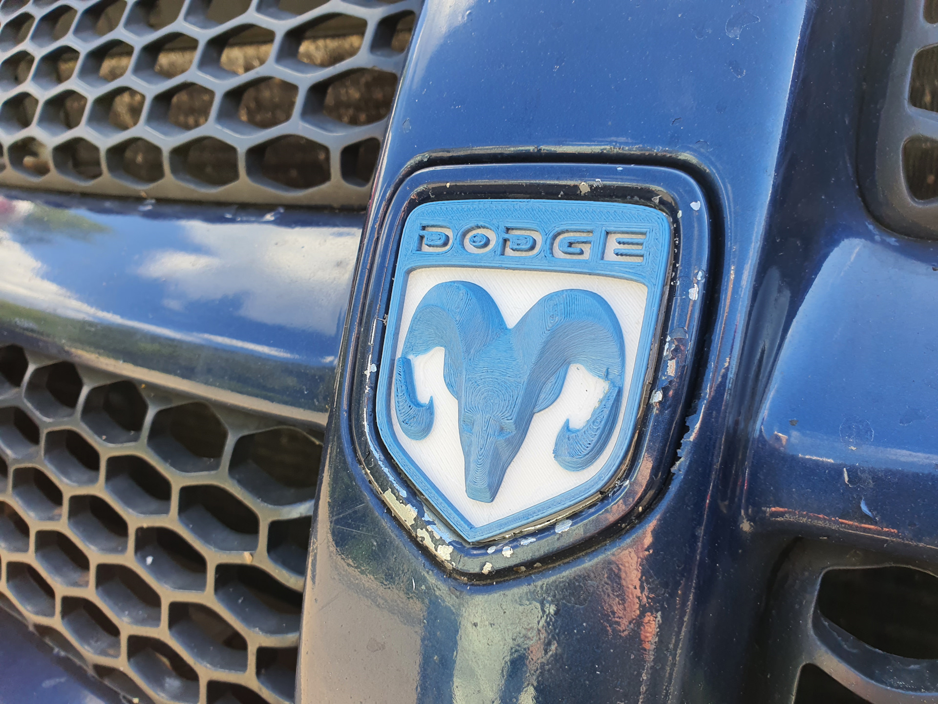 Dodge значок