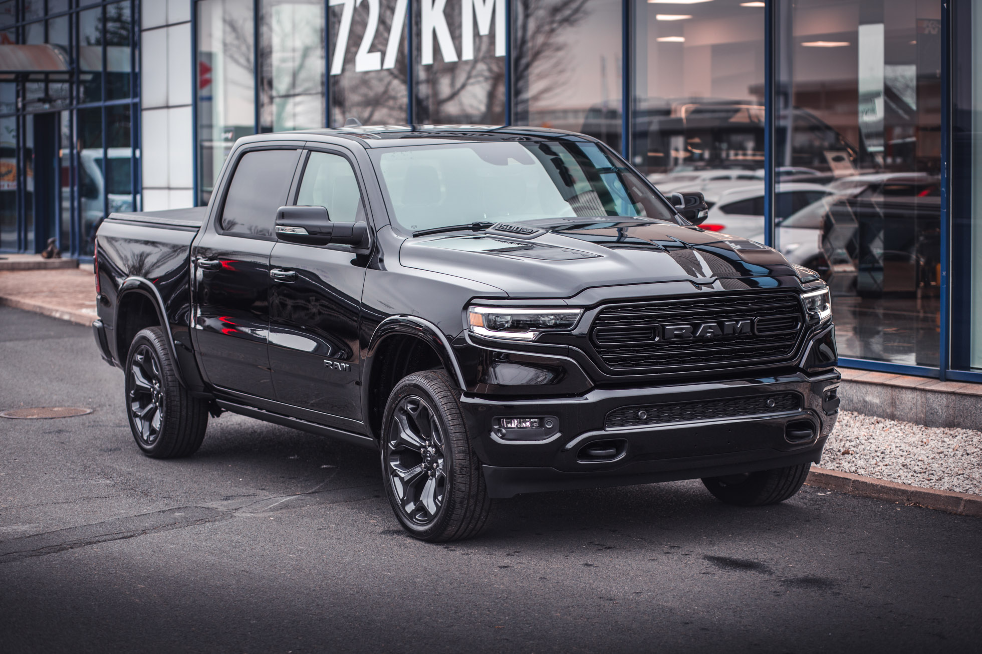 Dodge Ram 2020 с человеком