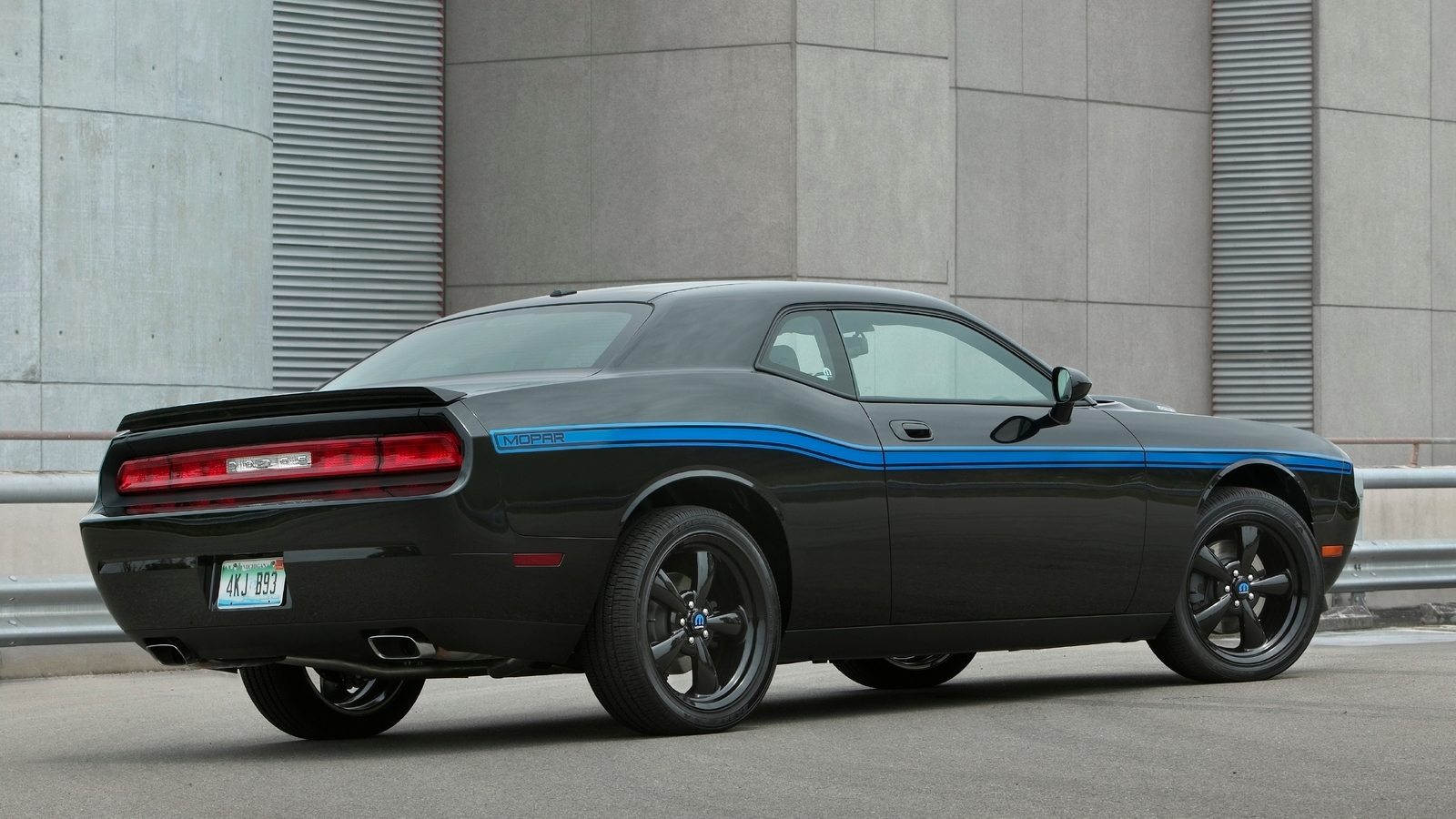 dodge challenger 2010