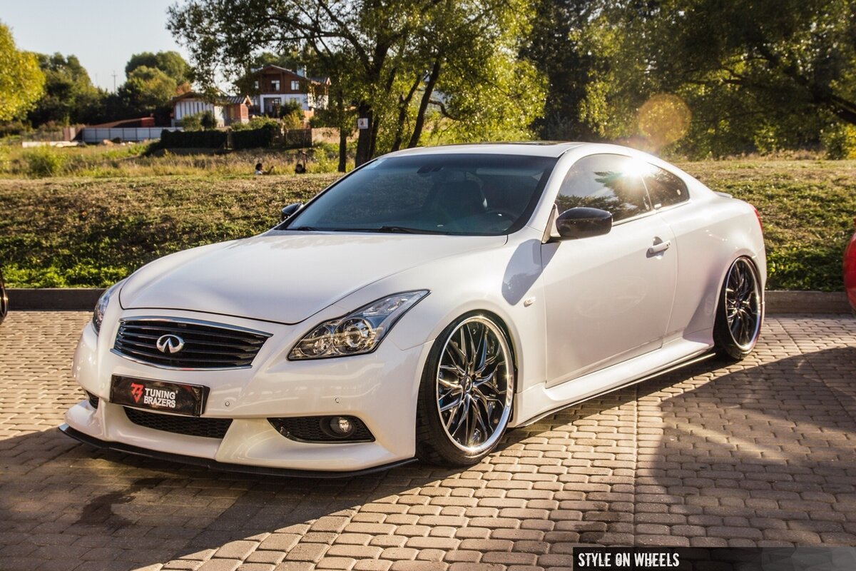 Infiniti g35 White