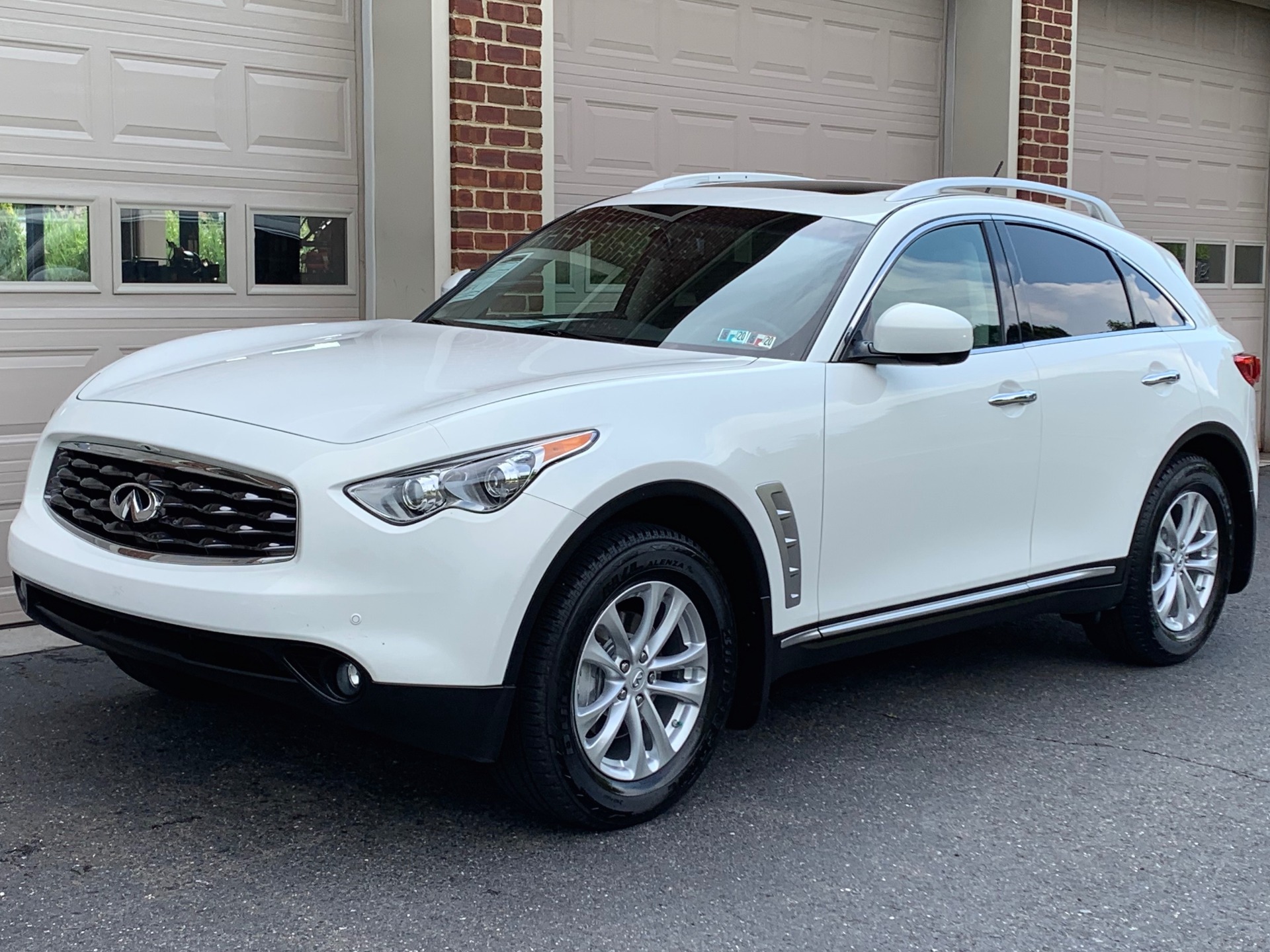 Infiniti fx35 White