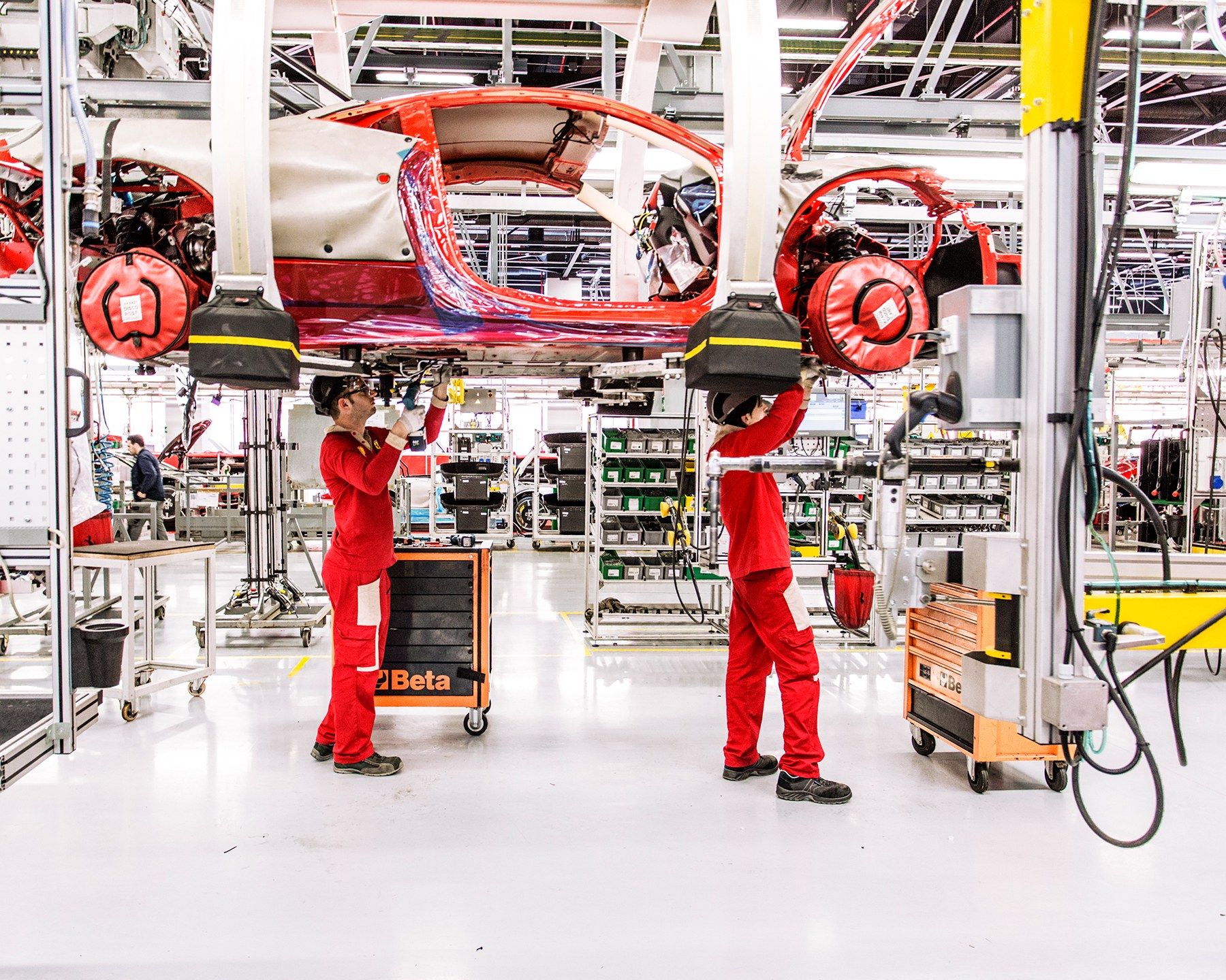 Производство италии. Ferrari Maranello Factory. Завод Феррари в Италии. Завод Феррари в Маранелло. Штаб квартира Феррари в Маранелло.